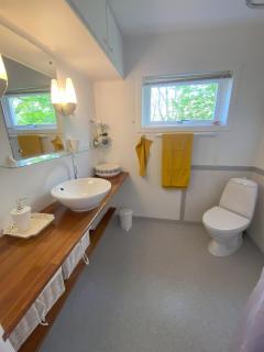 Charming Retreat with Stunning Views for 9 Guests - 3