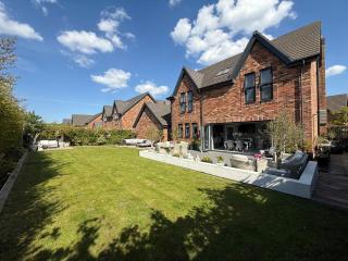 Luxury Wynyard Home - 8