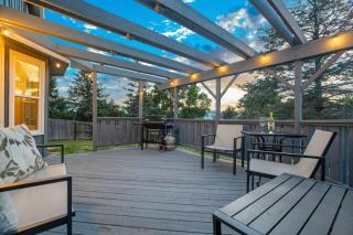 Modern 6BR Home in Briargate - Pet Friendly - 8