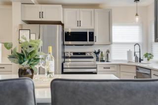 Modern 6BR Home in Briargate - Pet Friendly - 6