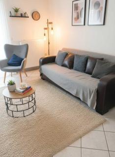 Petralona Vibes Modern Comfort in a Historic Dis - 1