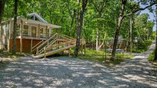 Coyote Cabin at Woodland Retreat at DeSoto beside DeSoto State Park - 1