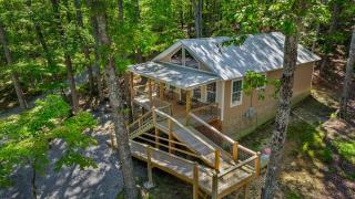 Coyote Cabin at Woodland Retreat at DeSoto beside DeSoto State Park - 8