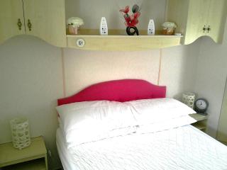 Highfield and Haven Supreme 6 Berth Heated Bedrooms, FREE WIFI - 2