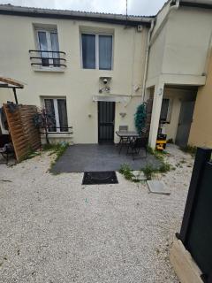 2 bedroom Apartment very close to Paris - 2