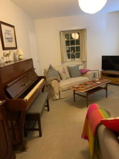Cosy cottage flat - 8
