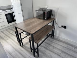 Top Floor Spacious Flat - 5