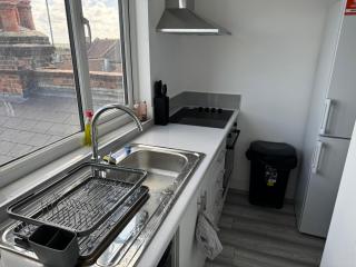 Top Floor Spacious Flat - 3
