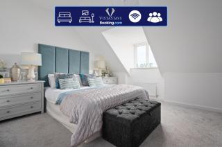 3BDR House By Vista Stays Short Lets & Serviced Accommodation Glasgow Scotland With Driveway Parking and PS4 - 0