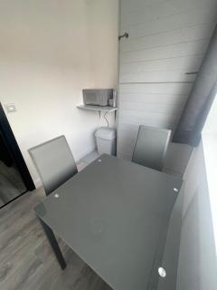 Double Room & Ensuite in Glenfield - 9