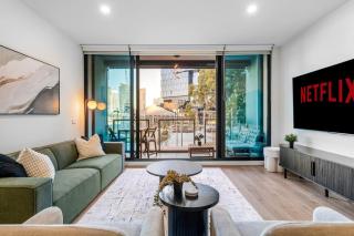 Luxe 3BR CBD Apartment with River Views and Resort Style Amenities - 4