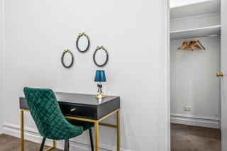 The Sefton Suite - Elegant 3BR, 2BA in Prime Location Near State Library, Carlton Gardens, Shopping and Theatres - 1