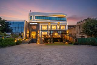 FabHotel Black Stone Palace - 0