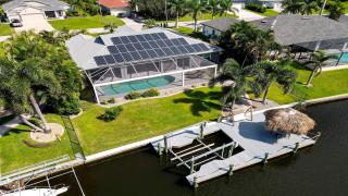 Mei Jing – Waterfront Pool and Tiki Hut-must see - 8