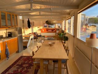 One of a kind houseboat on the canal Amstel - 5