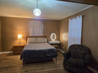 Hawkeye Lodge of Oakridge - 4