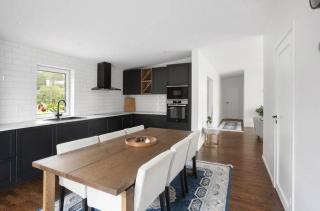Newly Built House with Free Parking in Scenic Nature - 3