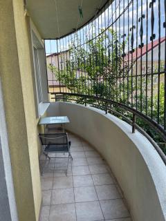 2 bedroom Apartment with parking close to Center - 1
