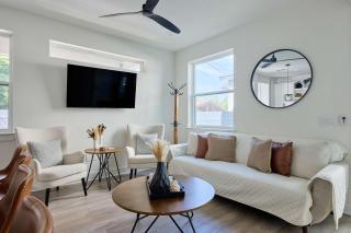 Modern 3BR Retreat - Near Airport - DT - BBQ - 9