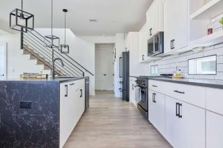 Modern 3BR Retreat - Mins from Airport - DT - BBQ - 8