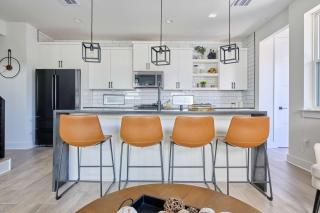 Modern 3BR Retreat - Mins from Airport - DT - BBQ - 5