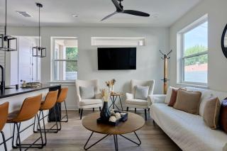 Modern 3BR Retreat - Mins from Airport - DT - BBQ - 2