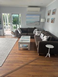 Family Home in West Beach, Bloubergstrand - 5