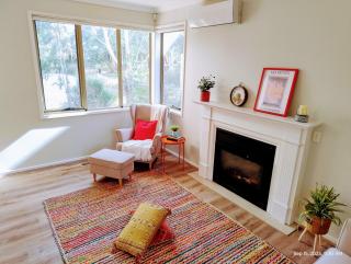 Romantic lakehouse at Glen Waverley - 5