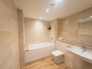 Manchester Waterside Retreat - 8