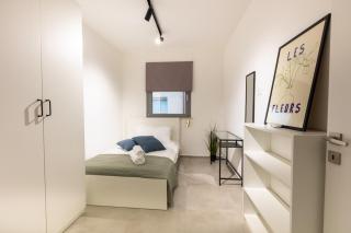 600m from the Sea 2 Suites in the City Center! - 3