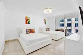 Stylish Brickell Condo with Balcony and Parking - 8