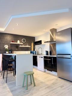 LA PROVENCE - '' TRAVELLER AWARD 2026 '' - Charming modern family apartment, pool & private parking near Avignon, fully renovated with interior-architect design - 7