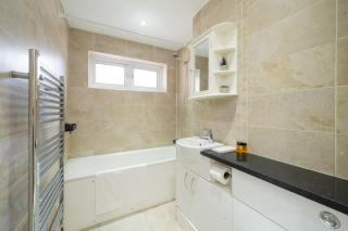Camden Vibes, Chic 3BR and Patio - 2
