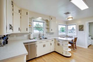 Willamette Valley Family Home with Fenced Yard - 2