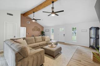 Countryside Cottage Getaway 3BD 3BA w Patio BBQ - 5