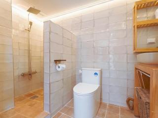 Traditional Hanok Stay with Jacuzzi, Dongdaemun Jongno Area - Seoul - 1