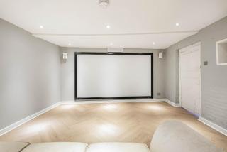 6 Bedroom - Luxury - Cinema Room - 0