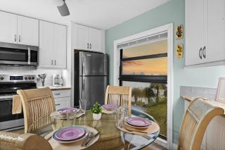 Casa Sol - Waterfront Apt, Sunrise Views, Heated Pool, Spa - 9