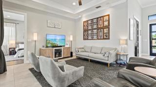Luxurious & tropical 3-Bedroom coastal pool home - 3