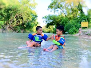 Gorgeous Glamping Site on the San Marcos River: Family-Friendly Safari Tent near Kingsbury, Texas - 8