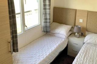 Lodge - Sleeps 6 - Patio - Parking - Beach Close - 6