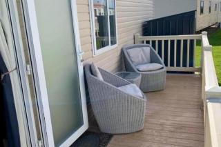 Lodge - Sleeps 6 - Patio - Parking - Beach Close - 5