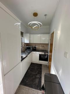 Modern 2 Bedroom Gem With Private Garden - 4