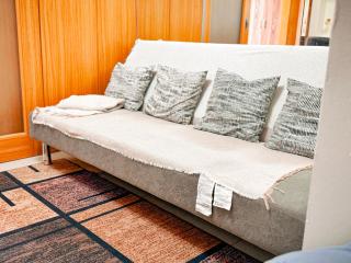 Air Condo Pool View Escape Cozy 1BR w Sofa Bed - 6