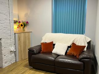 Modern Double Room - 5 Min Walk to Swansea Centre - 6