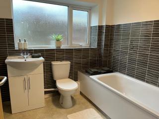 Modern Double Room - 5 Min Walk to Swansea Centre - 2