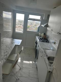 Cozy 1BR Apartment in Stratford with City View - 9