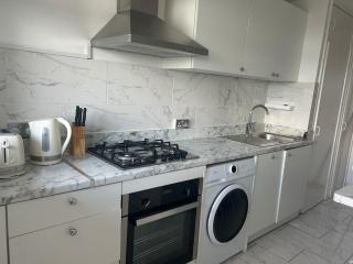 Cozy 1BR Apartment in Stratford with City View - 5