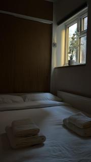 Modern 2 Bedroom Gem With Private Garden - 1
