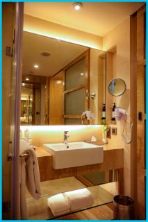 Hotel S & B IN Near Sea Beach-Spacious & Fully Air conditioned Rooms With BREAKFAST# Near Temple with Prime Location wifi- Lift and Parking Facilities- A Top Rated Hotel - 1
